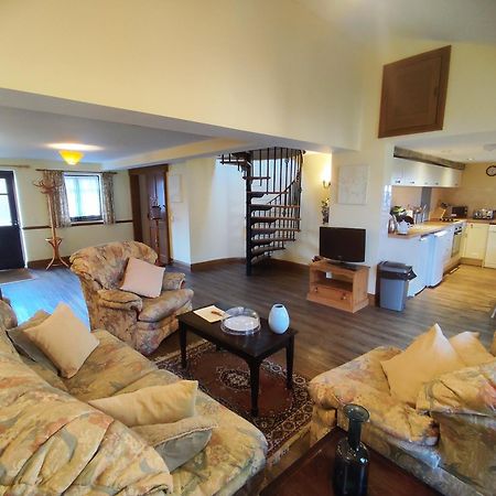 The Old Stables Self Catering Villa ซอลส์บรี ภายนอก รูปภาพ
