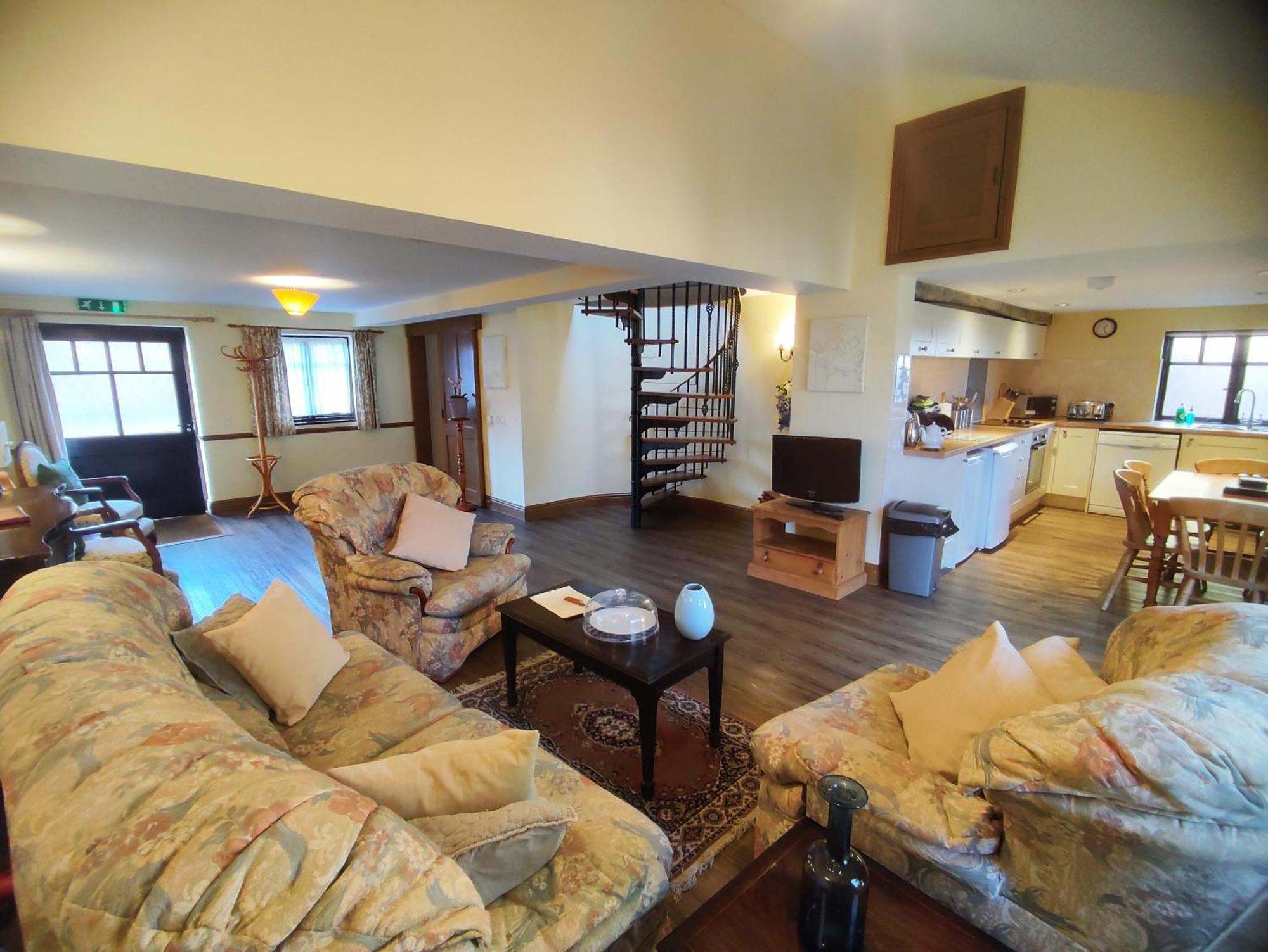 The Old Stables Self Catering Villa ซอลส์บรี ภายนอก รูปภาพ