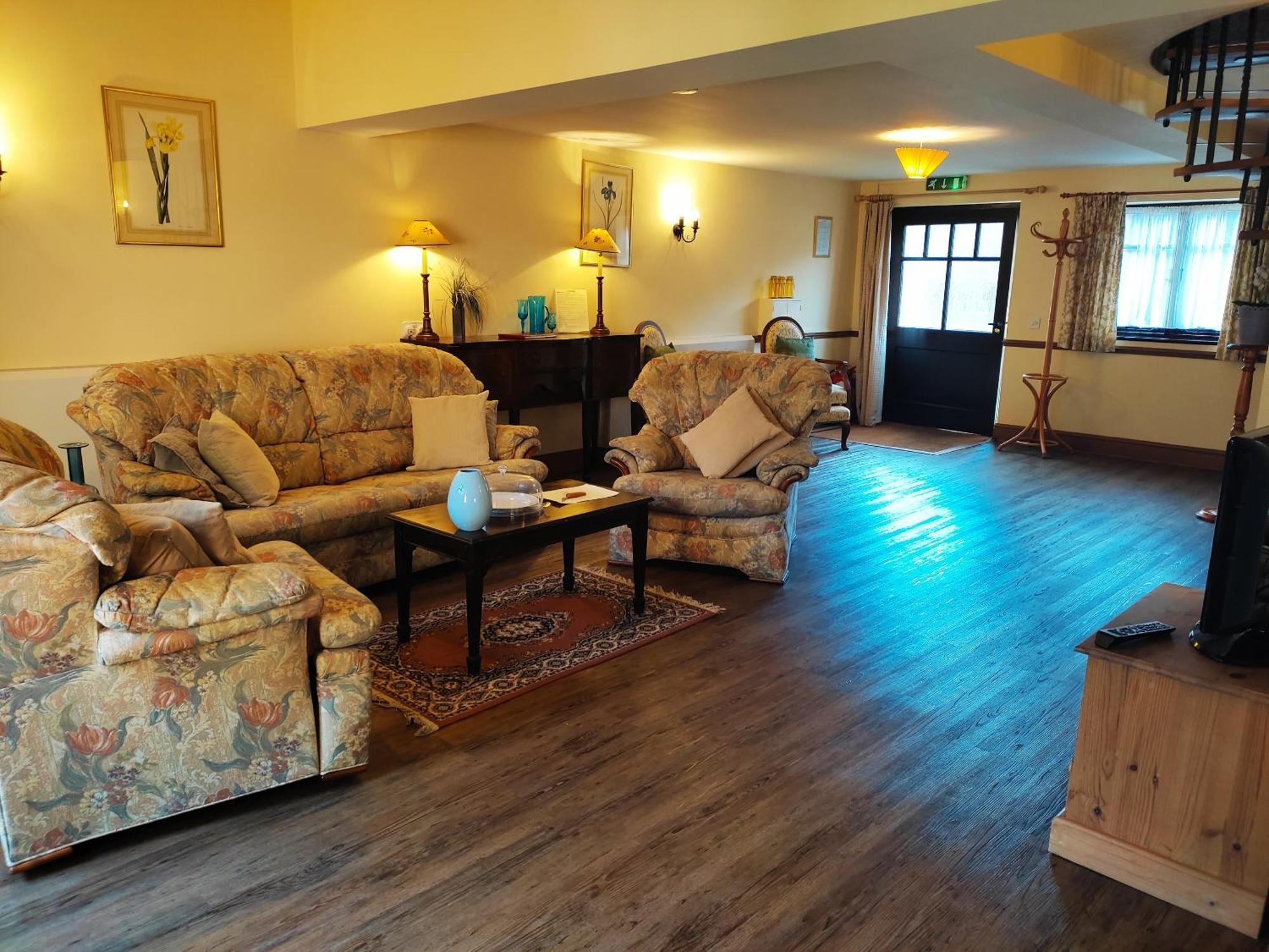 The Old Stables Self Catering Villa ซอลส์บรี ภายนอก รูปภาพ
