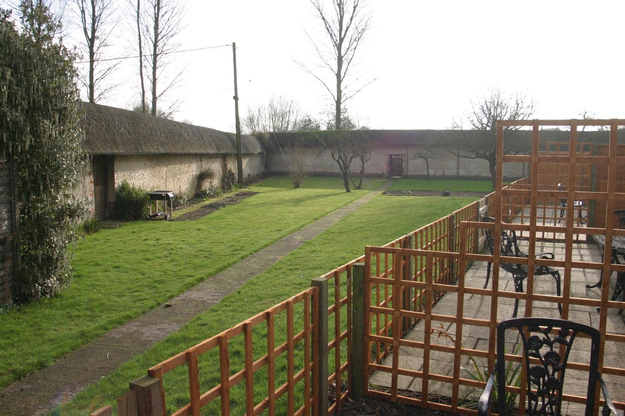 The Old Stables Self Catering Villa ซอลส์บรี ภายนอก รูปภาพ