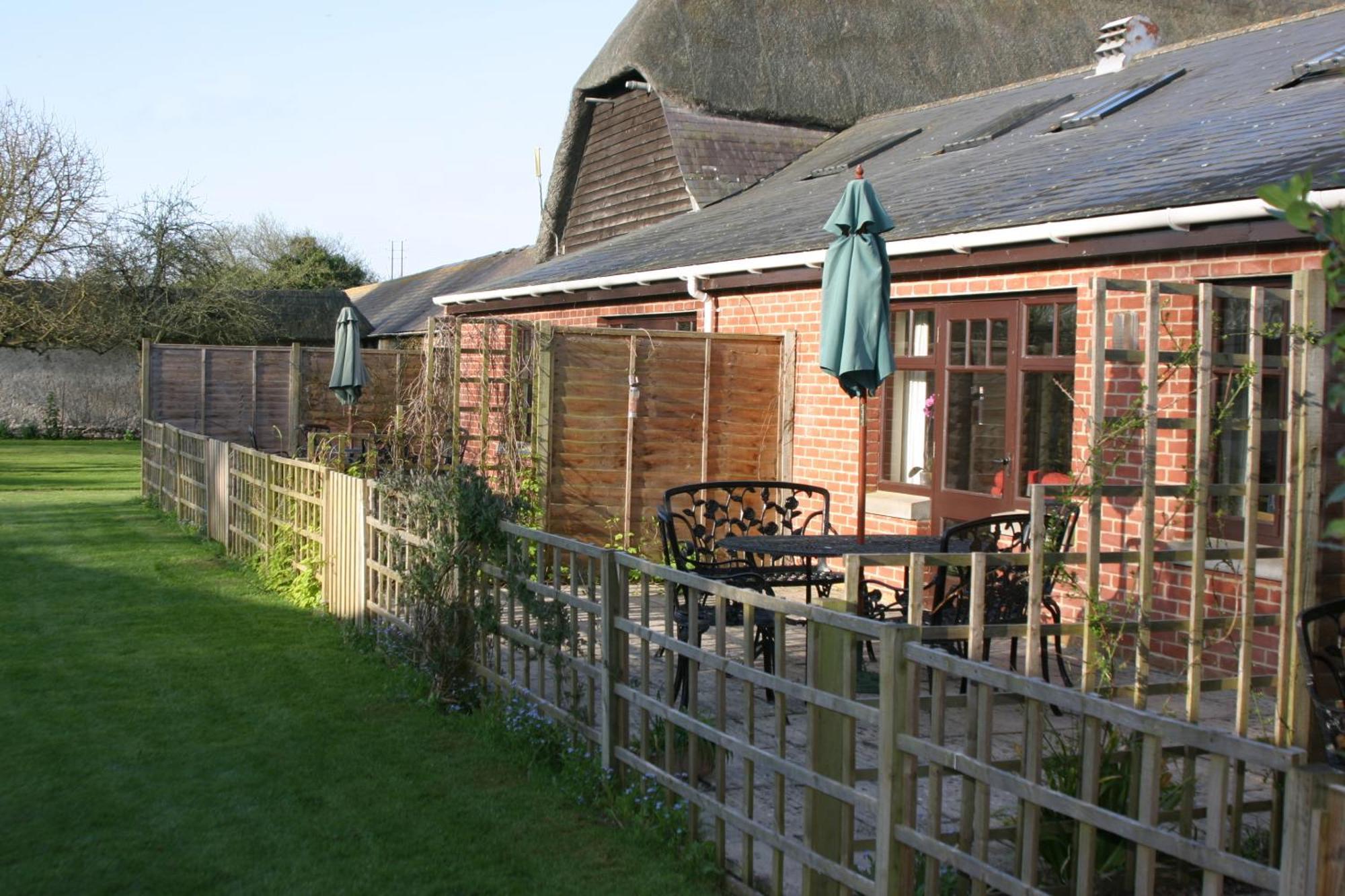 The Old Stables Self Catering Villa ซอลส์บรี ภายนอก รูปภาพ